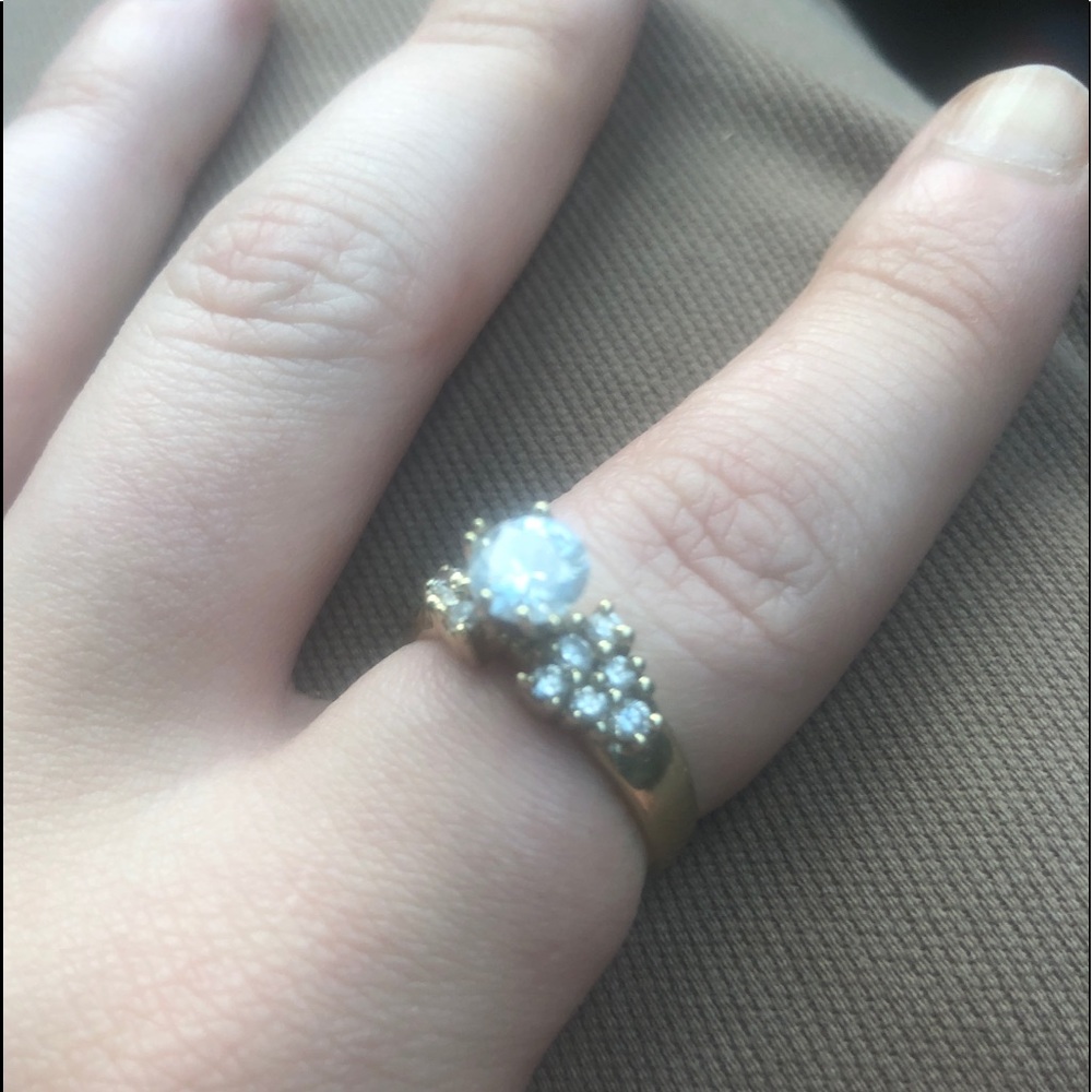 Beautiful REAL 10kt Gold Cubic Zirconium Ring